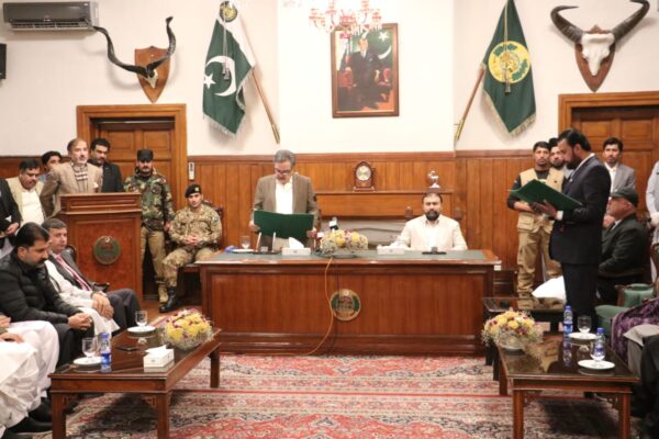 گورنر بلوچستان جعفر خان مندوخیل نے علی مدد جتک سے صوبائی وزیر کے عہدے کا حلف لے لی