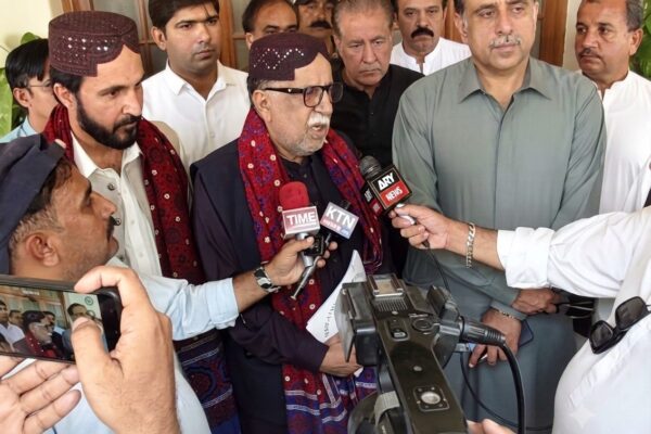 بلوچستان کے آبی حصے کی فراہمی کے لیے اعلیٰ سطحی وفد کا سکھر بیراج کا ہنگامی دورہ