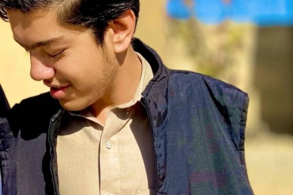 دونوں ہاتھوں سے محروم رفیع اللہ نے 954 نمبر حاصل کر لیے