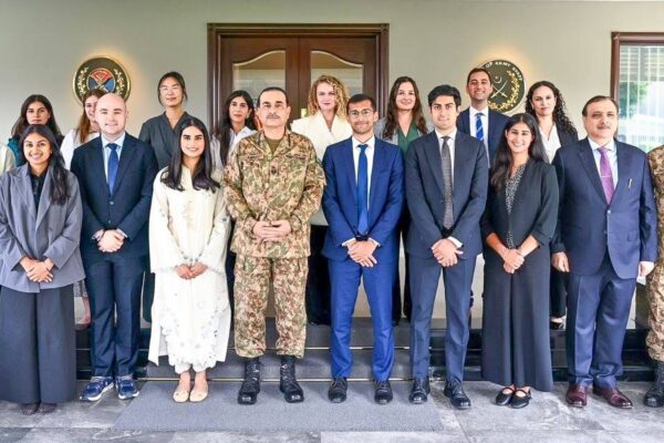 آرمی چیف سے ہارورڈ بزنس اسکول کے طلبہ کی ملاقات، تعلیم اور ہنرمندی کی اہمیت پر زور