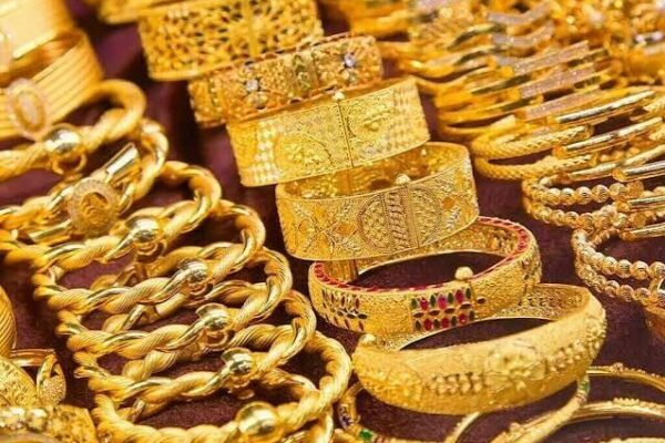 پاکستان میں سونے کی قیمت میں 3800 روپے فی تولہ کمی