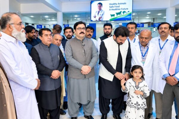 وزیر صحت بخت محمد کاکر کا بی بی شہید اسپتال کوئٹہ کا دورہ