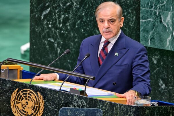 وزیراعظم شہباز شریف کا مشرقِ وسطیٰ میں کشیدگی کے خاتمے کے لیے سفارتی کوششیں تیز کرنے پر زور