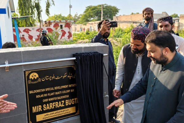 سوئی: بگٹی کالونی میں سولر آر او واٹر پلانٹ کا افتتاح، صاف پانی کی فراہمی کے لیے اہم قدم