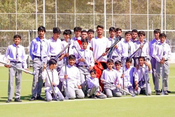 کوئٹہ کے 25 اسکولوں کے طلباء میں ہاکی کٹس تقسیم، قومی کھیل کے فروغ کیلئے اہم اقدام