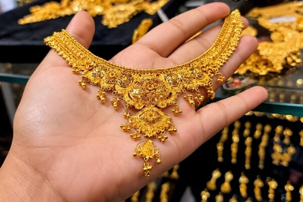 سونے کی قیمت میں بڑی کمی، فی تولہ 3,600 روپے سستا ہوگیا