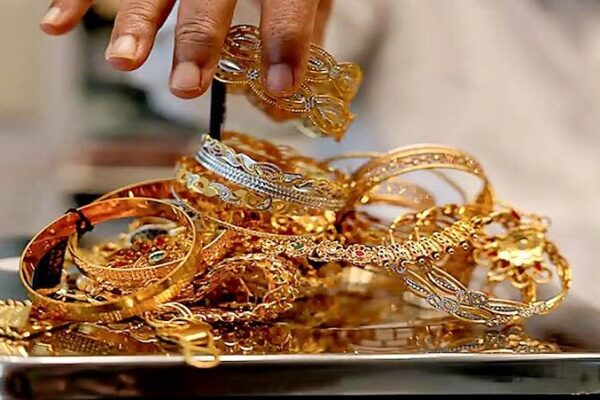 ملک بھر میں سونے کی قیمتوں کو پھر پر لگ گئے، فی تولہ سونا 1400 روپے مہنگا، چاندی کی قیمت میں بھی اضافہ