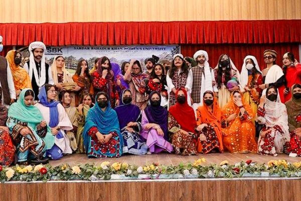 ایس بی کے ویمنز یونیورسٹی کوئٹہ میں نمایاں کارکردگی دکھانے والے اساتذہ، محققین اور افسران کے اعزاز میں تقریب