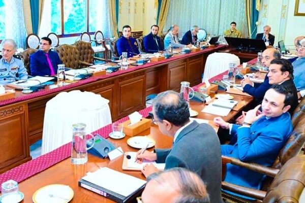 لاہور اور کراچی ایئرپورٹس کی توسیع کی منظوری، وزیراعظم کی مقررہ مدت میں منصوبے مکمل کرنے کی ہدایت
